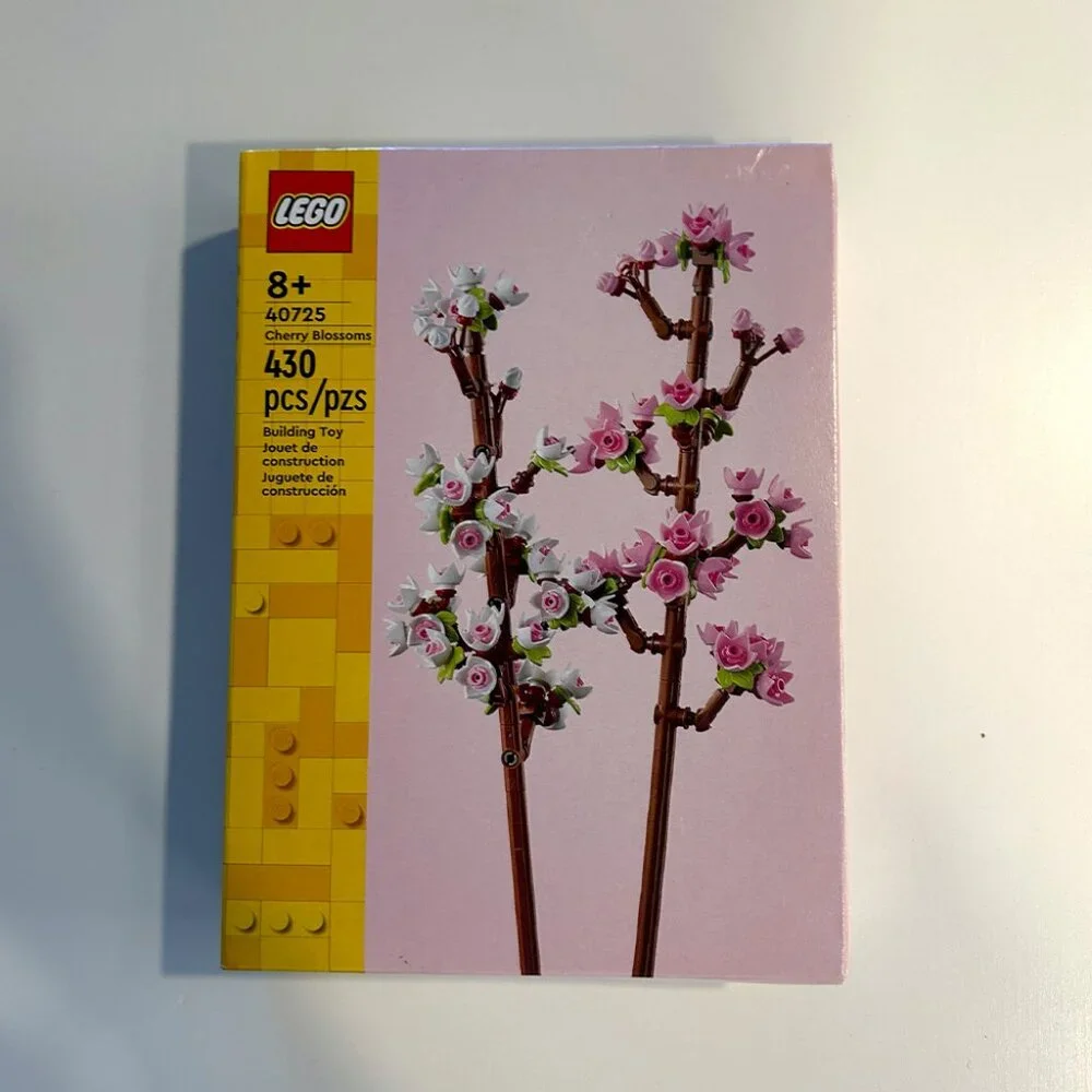 LEGO Roses & Cherry Blossoms Building Kit 🌹🌸 - Picture 4 of 4